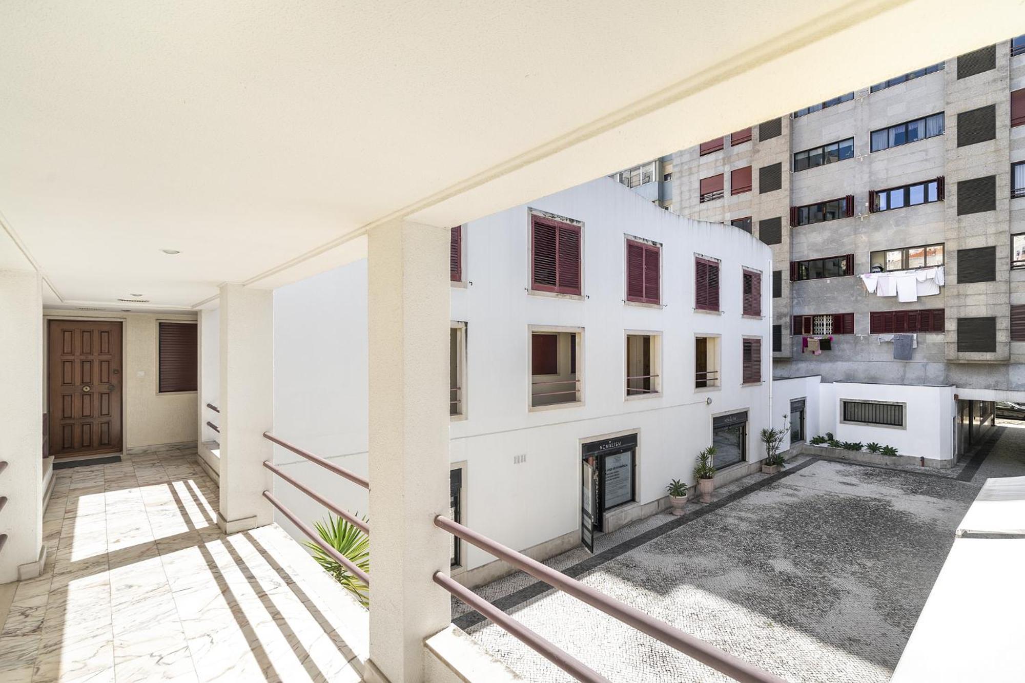 Apartment Whome Campo De Ourique 1br Duplex With Ac